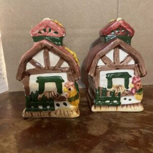 Barn Salt And Pepper Shakers Set Of 2 Ceramic Kitchen Serve Ware Collectible