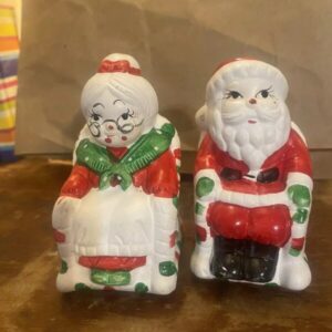 Santa & Mrs Claus Salt And Pepper Shaker Set Ceramic Christmas Table Serve Ware