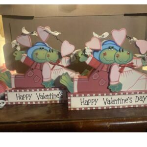 Frog Plaques Set Of Two Valentine’s Day Decor Hearts Lovers Holiday Wooden